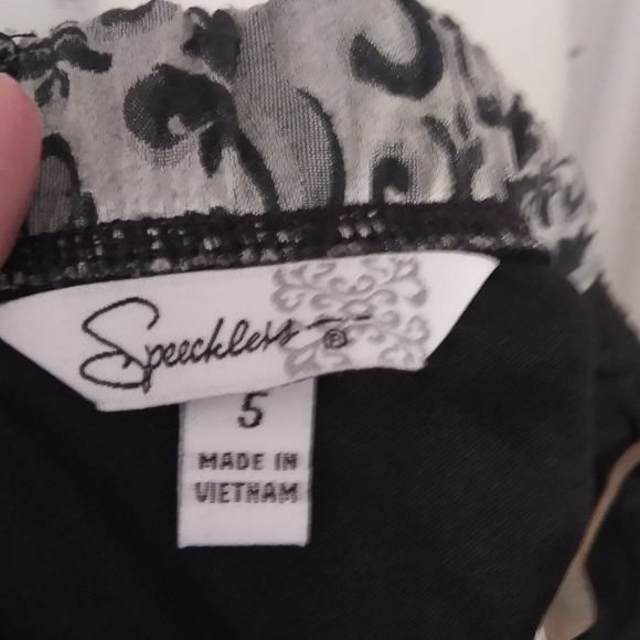 Fancy strapless dress with pockets! - Picture 3 of 6